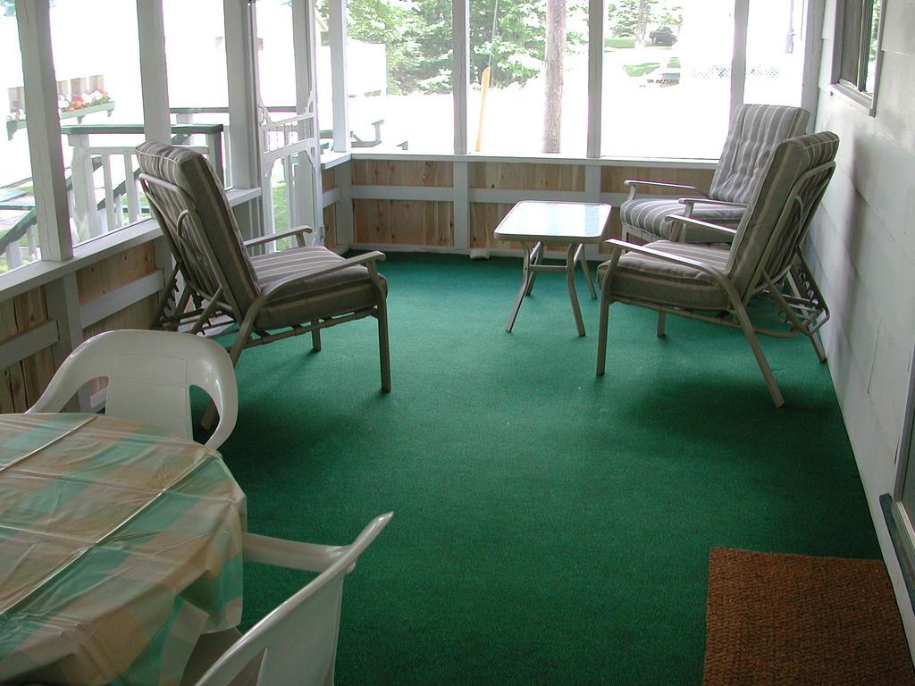 Birch Cliff Lodge On Baptiste Lake Highland Grove Room photo