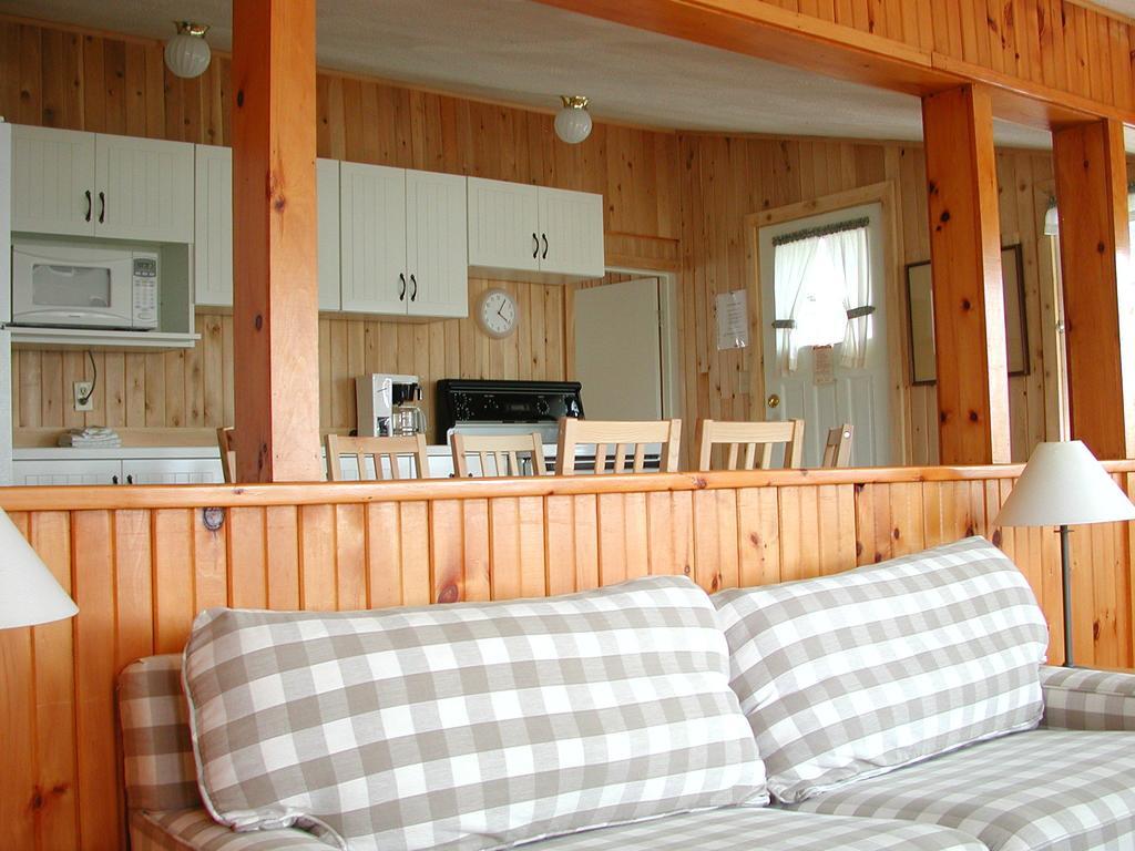 Birch Cliff Lodge On Baptiste Lake Highland Grove Room photo